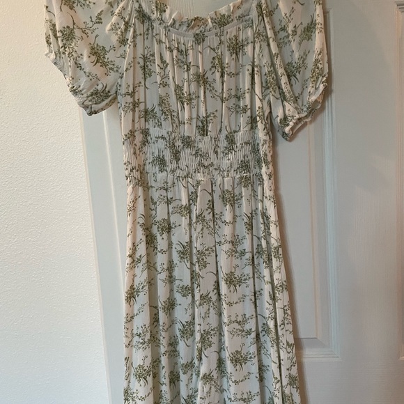 Paper Crane Dresses & Skirts - XS Paper Crane: Short Sleeve Floral Cottage Midi Sun Dress- Beige/Green Cottage